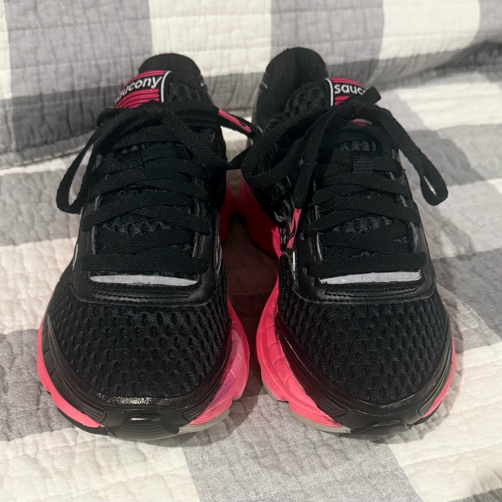 EXCELLENT- Saucony Mirage Running Shoe. Women's Size 6.5